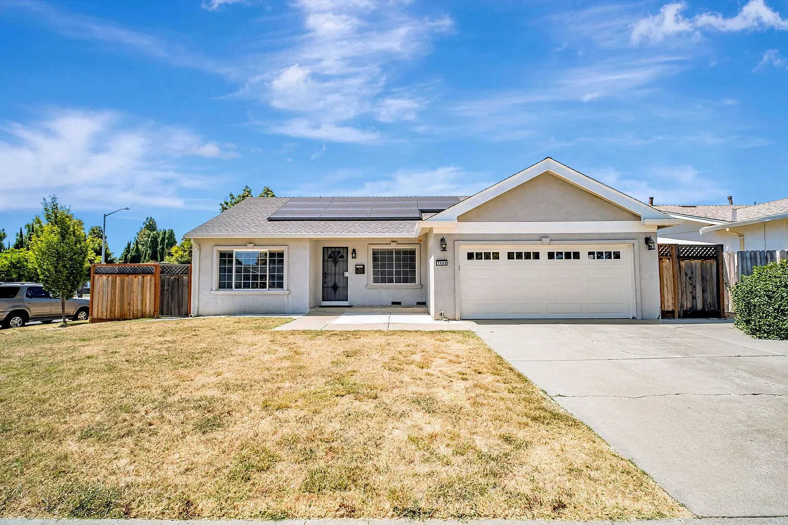 7553 Hazelnut Dr photo 1