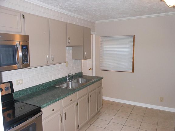5th image of 888 Cree Ave