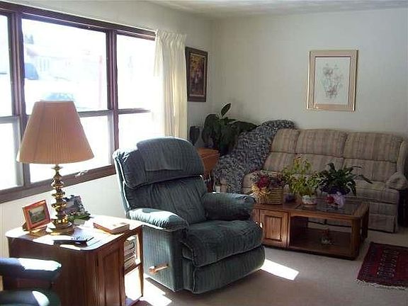 5th image of 1014 W Kinder St