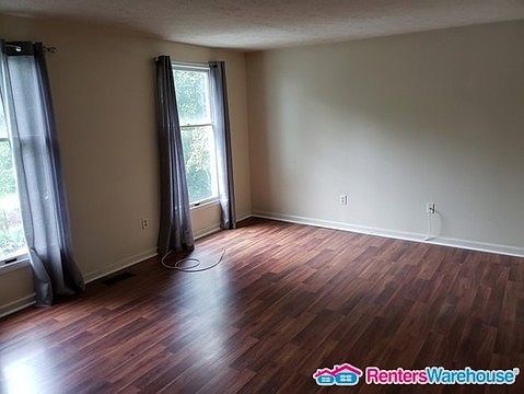 4th image of 212 Fallsway Ln