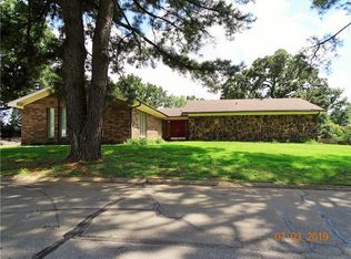 1305 N 11th St, Van Buren, AR 72956