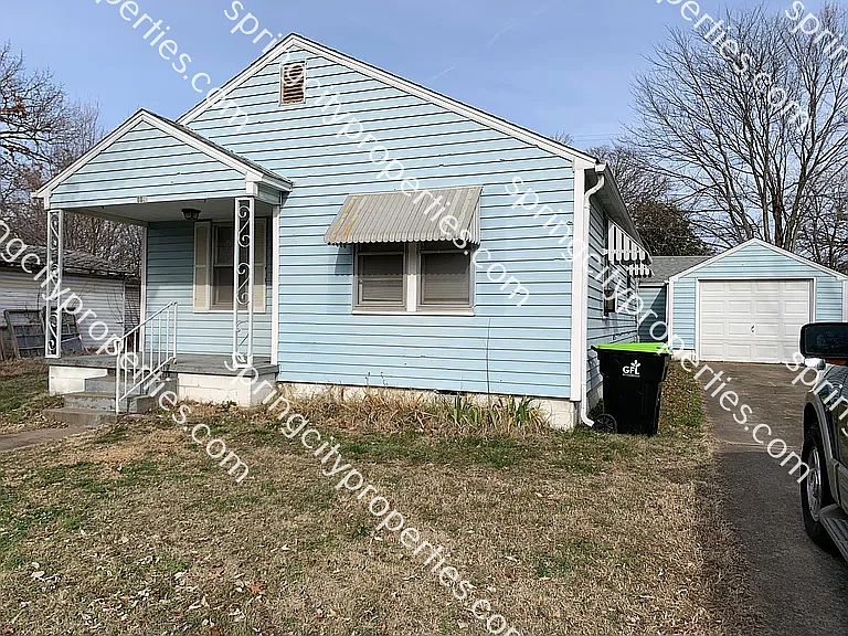 1st image of 119 W Pine St