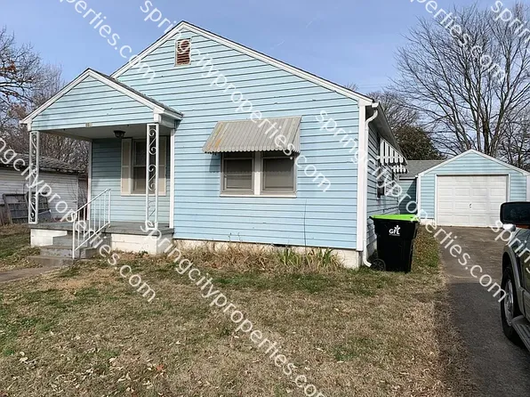 119 W Pine St, El Dorado Springs, MO 64744