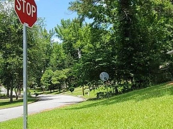 Exterior Neighborhood (street photo)
