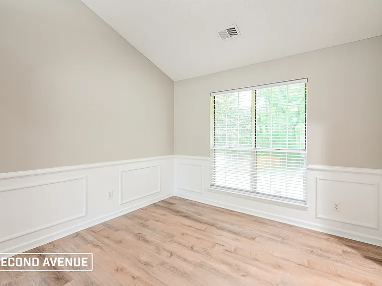 2411 Windridge Dr NE — Photo 9