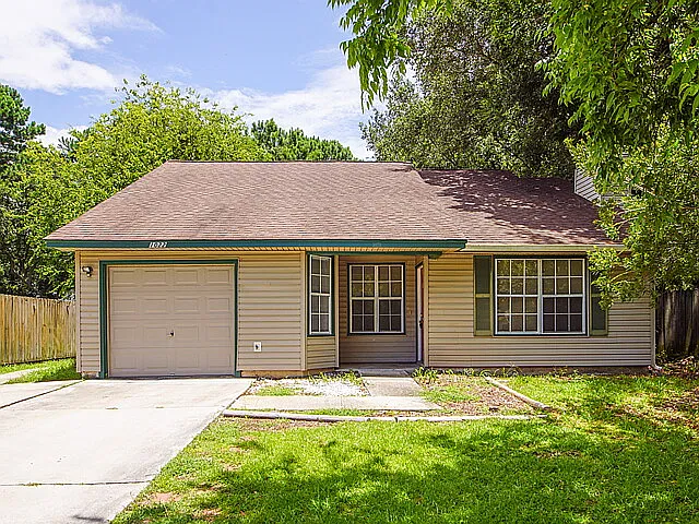 1022 Oakcrest Dr