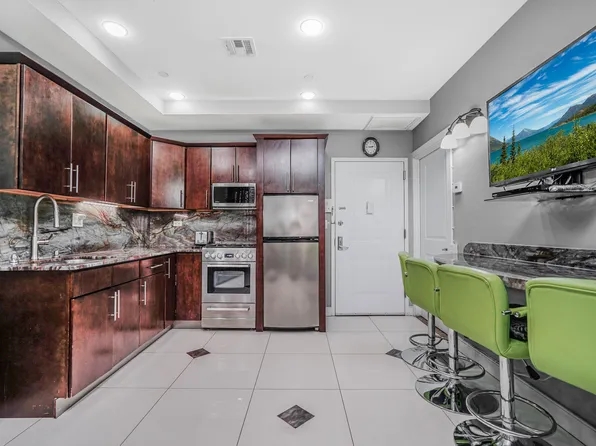 2113 Kings Highway image 3 of 23