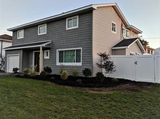 23 Admiral Rd, Massapequa, NY 11758