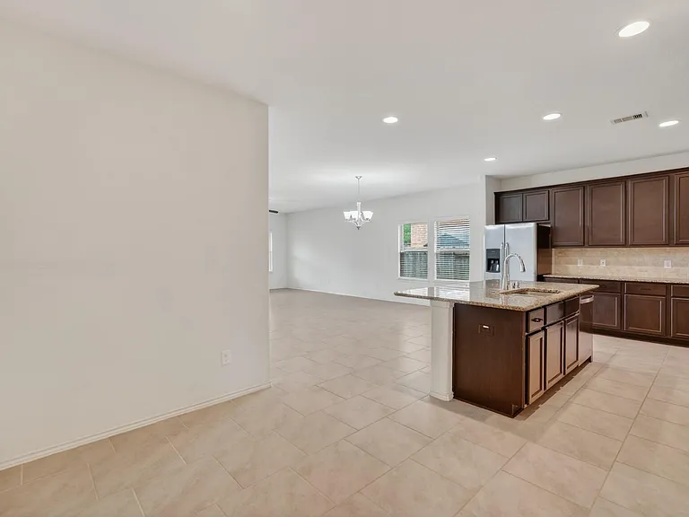 138 Meadow Grove Dr — Photo 13
