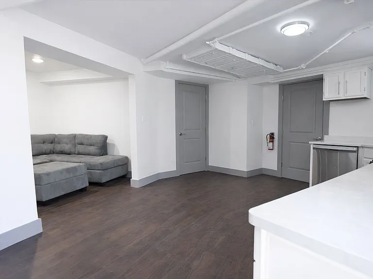 306 Bryant Ave — Photo 4