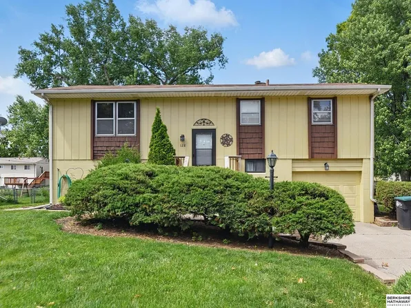 128 S 110th St, Omaha, NE 68154