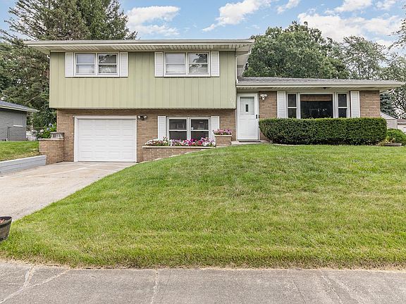 2nd image of 3299 Oakwood St