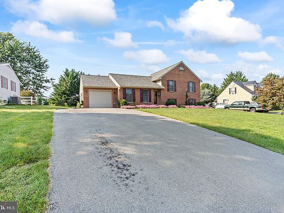 3rd image of 17801 Bluebell Dr