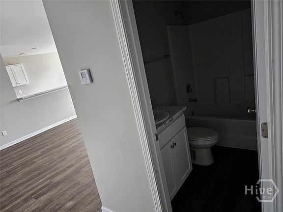 2nd image of 207 Evans Ter