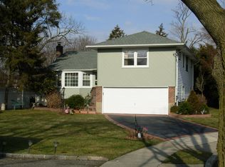 14 Royal Ct, Roosevelt, NY 11575