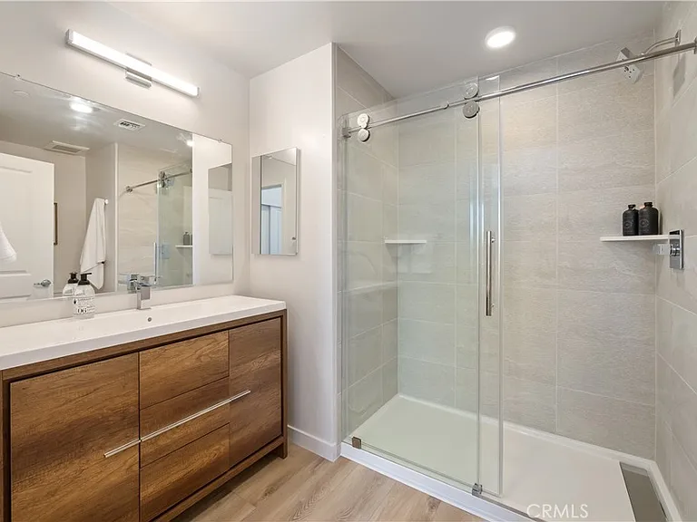 2475 Victoria Ave — Photo 16