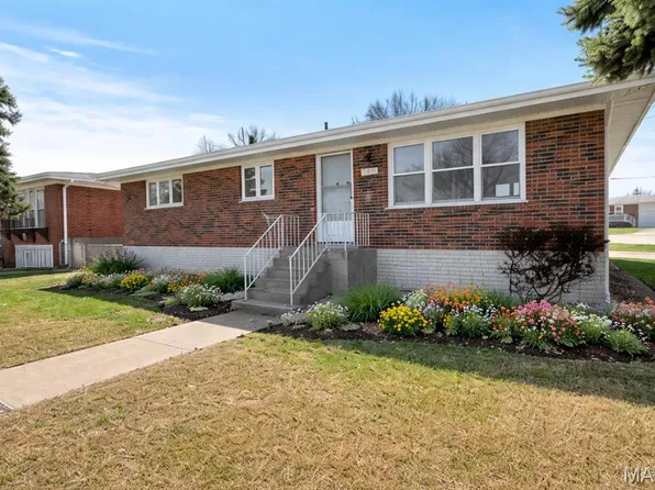 4718 Heege Rd, Saint Louis, MO 63123