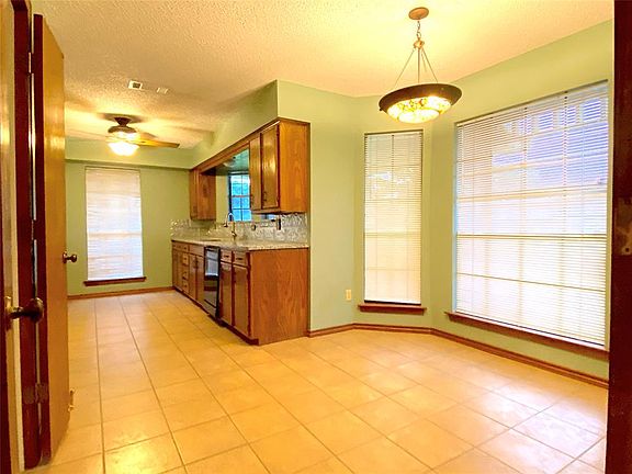 3rd image of 1328 Lark Ln