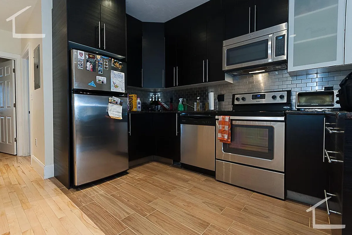 Building Photo - 1187 Beacon St #5