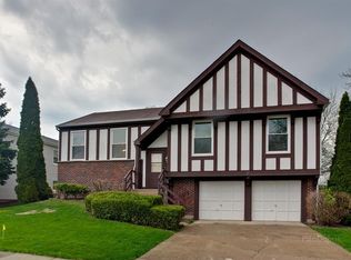 17 Montebello Dr, Vernon Hills, IL