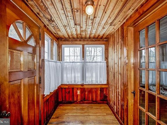 4th image of 110 Dolbow Ave
