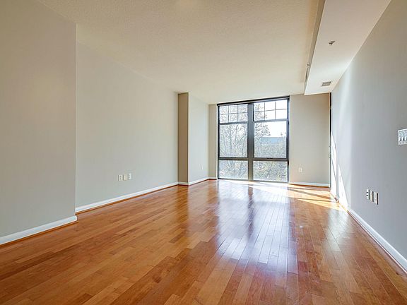 3rd image of 1021 N Garfield St APT 440