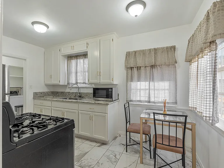 1429 Ellsmere Ave — Photo 16