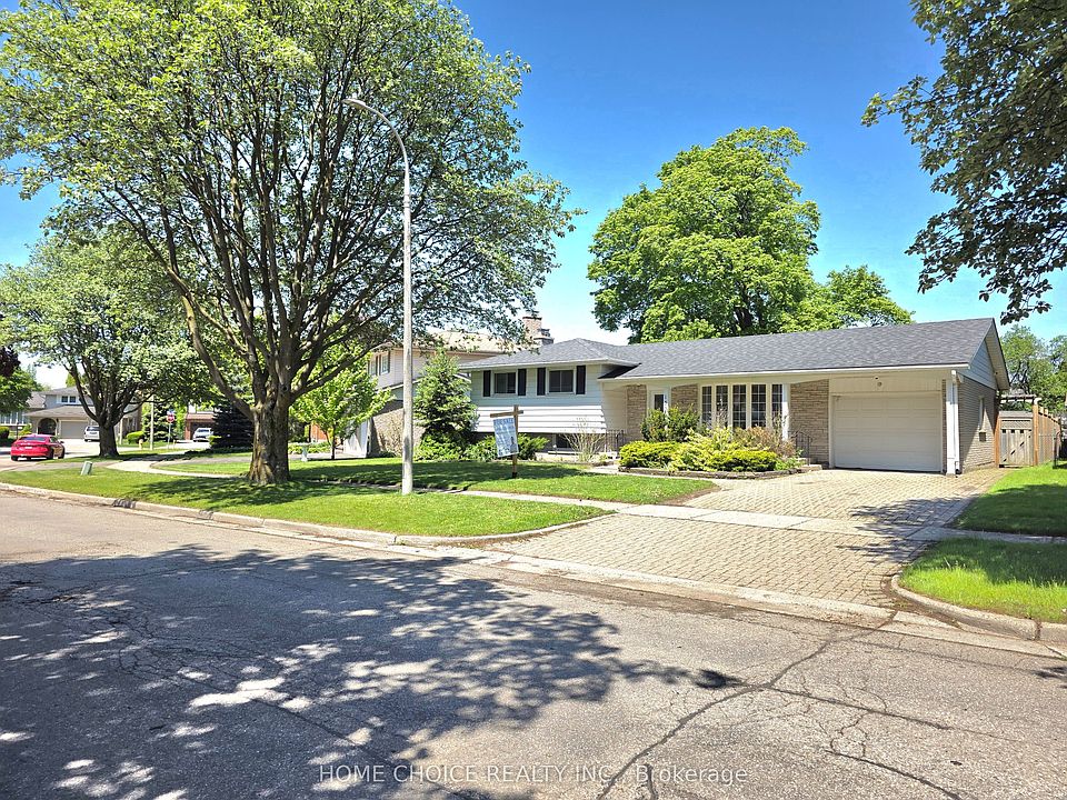 1st image of 130 Champlain Cres