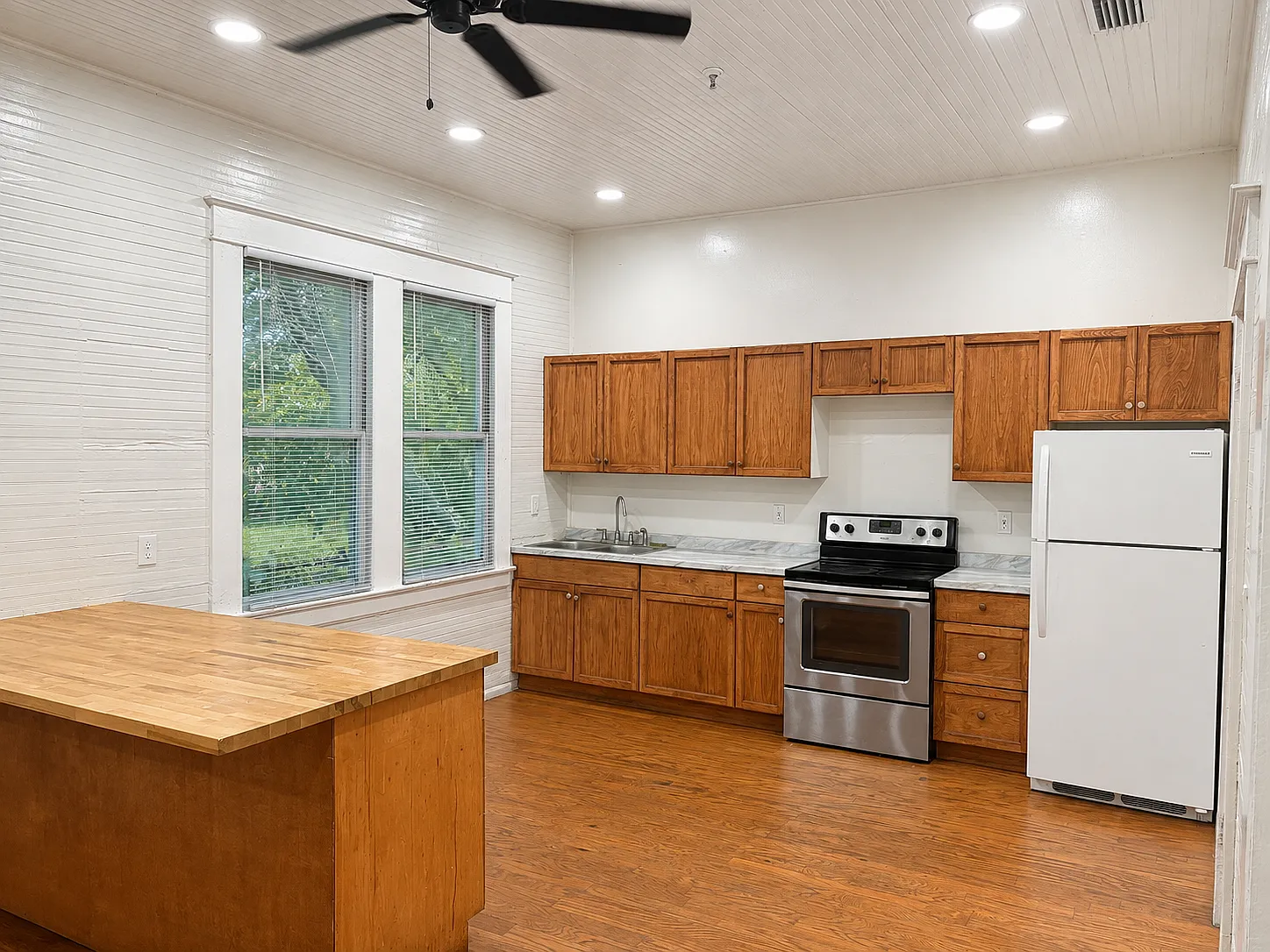 4 bed, 2118 sqft, $2,400 — Photo 4