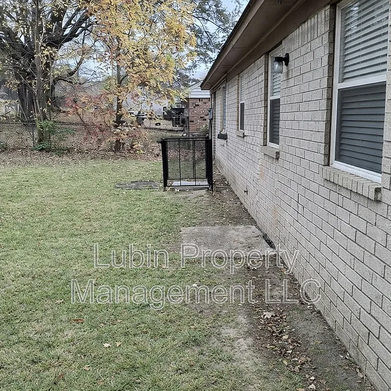Building Photo - 1221 Tahoe Rd