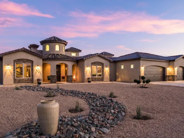 802 Holstein Ct SW, Albuquerque, NM 87105