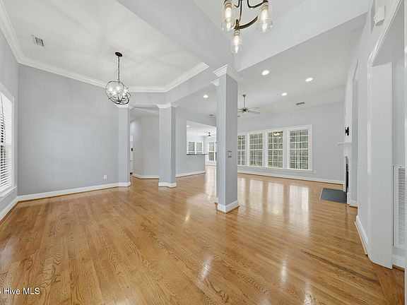 4th image of 487 Broomsedge Court SE