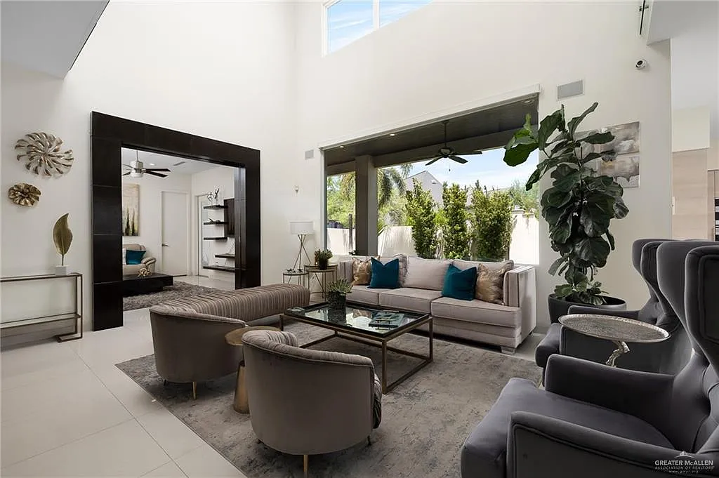 4 bed, 5.5 bath, 3961 sqft, $5,500 — Photo 3