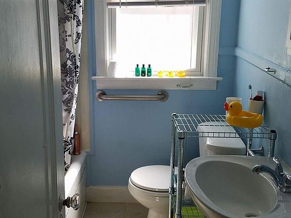 5th image of 455 E Cambourne St #Upstairs