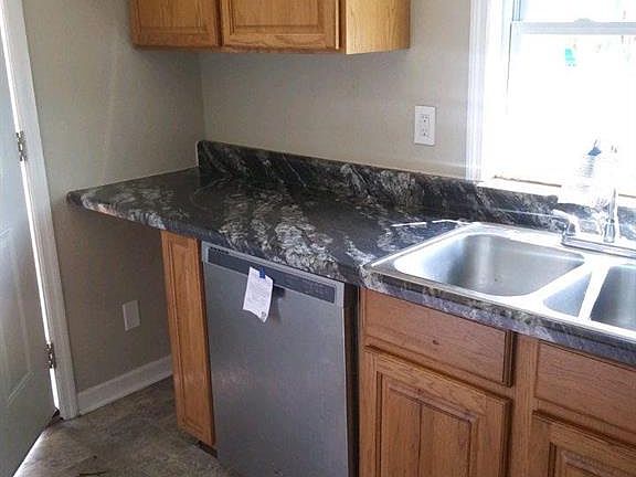 4th image of 318 Elaine Way