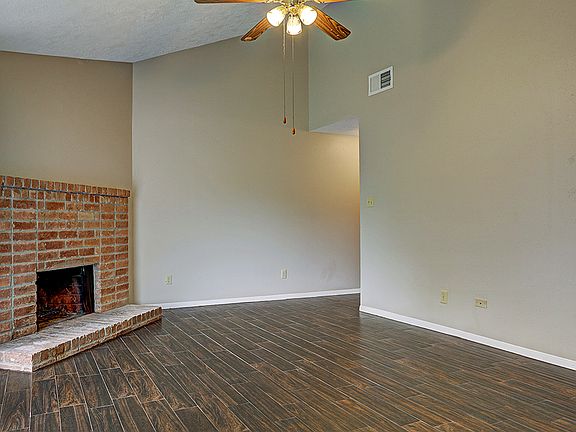 4th image of 10015 Emerald Creek Dr #1