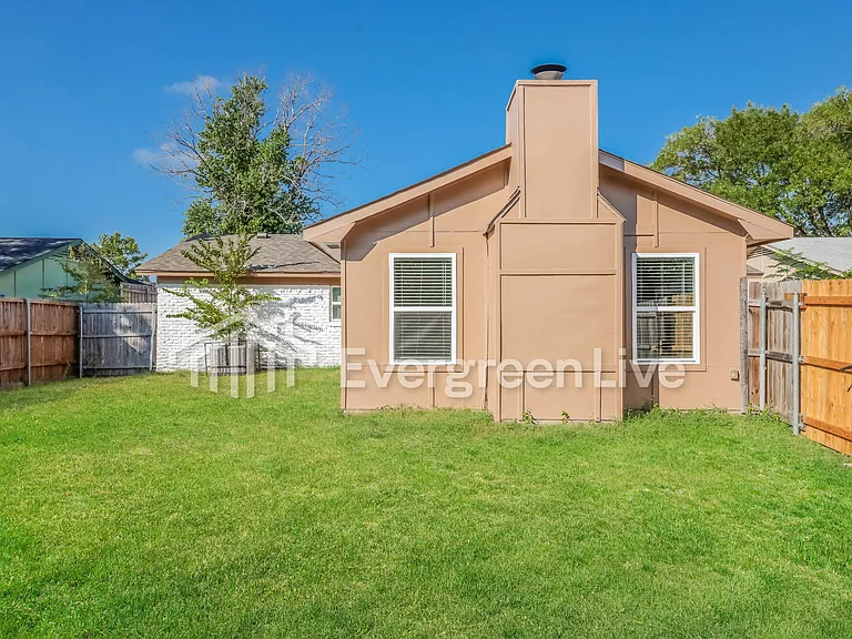 821 Quebec Dr — Photo 15