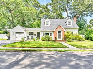 7 Oak Hill Ave, Warwick, RI 02886