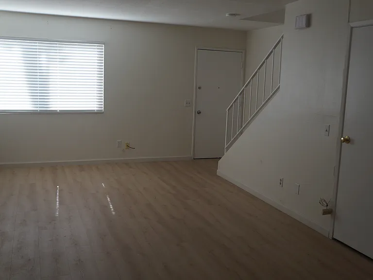 1475 Clemson Way — Photo 3