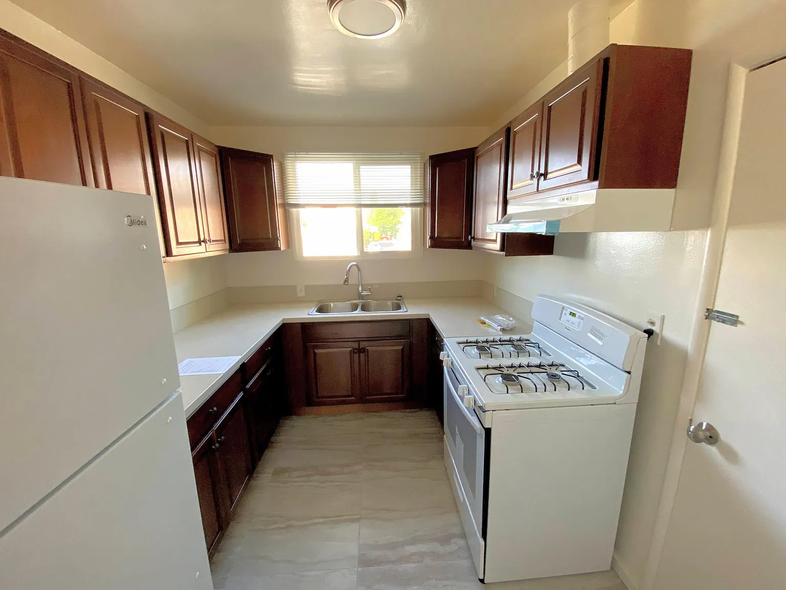 1 bed, 700 sqft, $2,150 — Photo 3