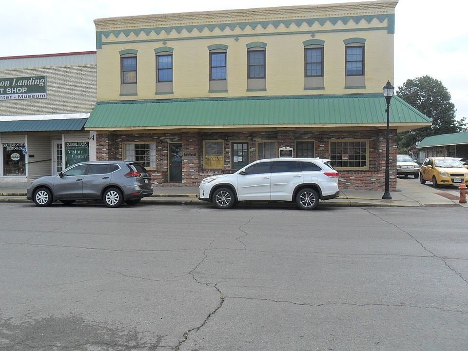 1st image of 301 Main St