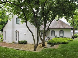 5 Stream Ct, Great Neck, NY 11023