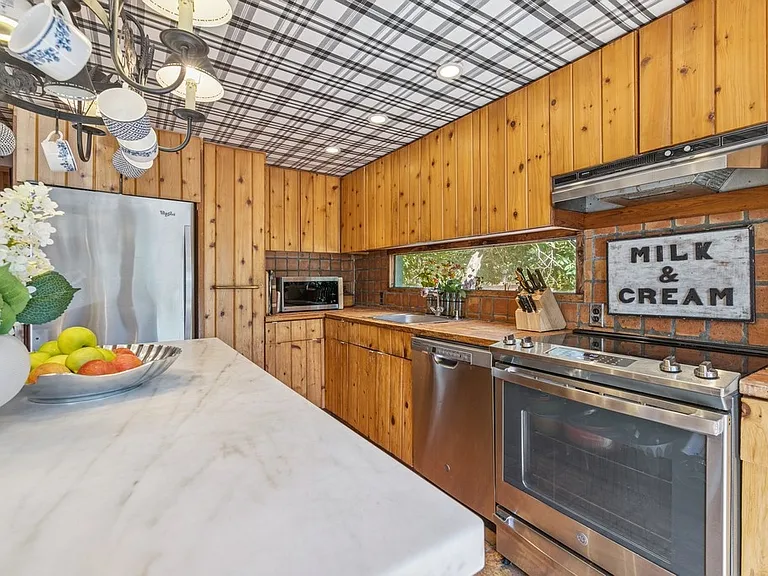 4 Marion Ln — Photo 12