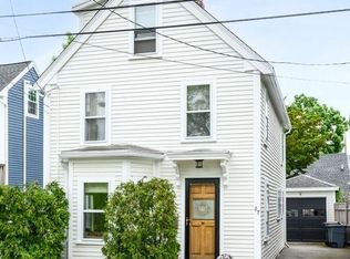 27 Summer St, Newburyport, MA 01950