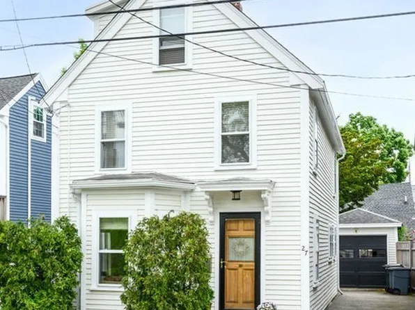 27 Summer St, Newburyport, MA 01950