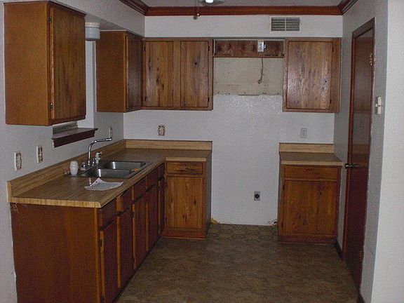 5th image of 901 Mimosa Dr