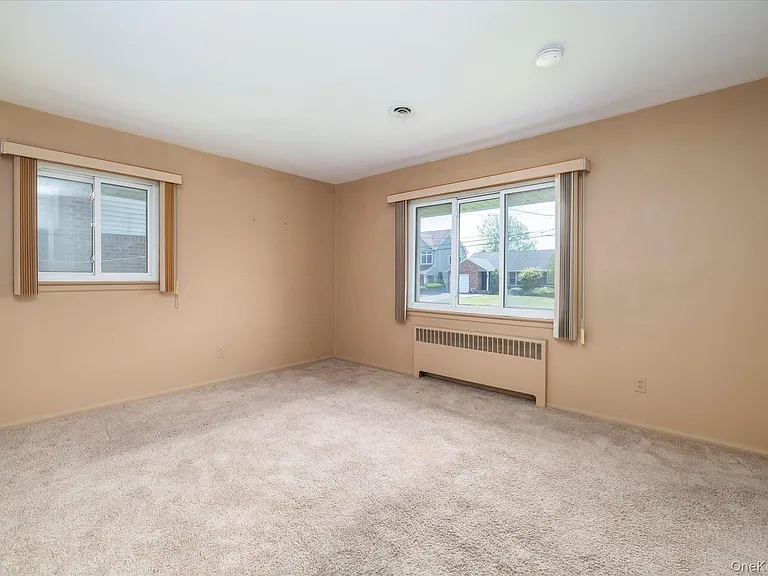 531 Surrey Pl — Photo 14