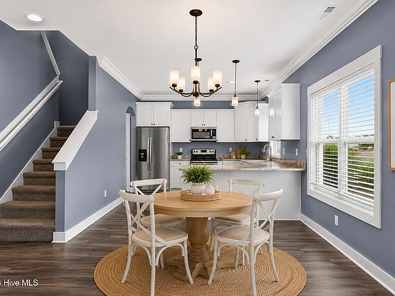 3rd image of 412 Elgin Road