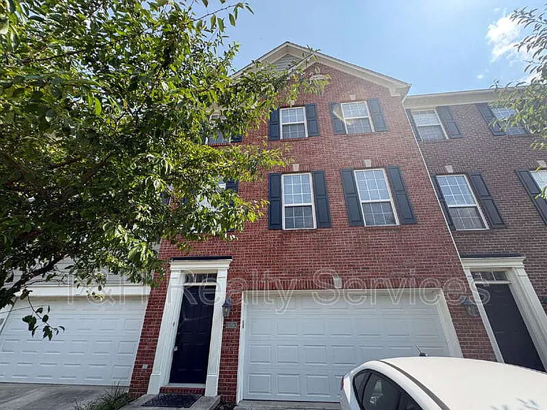 9059 Rider Dr — Photo 2