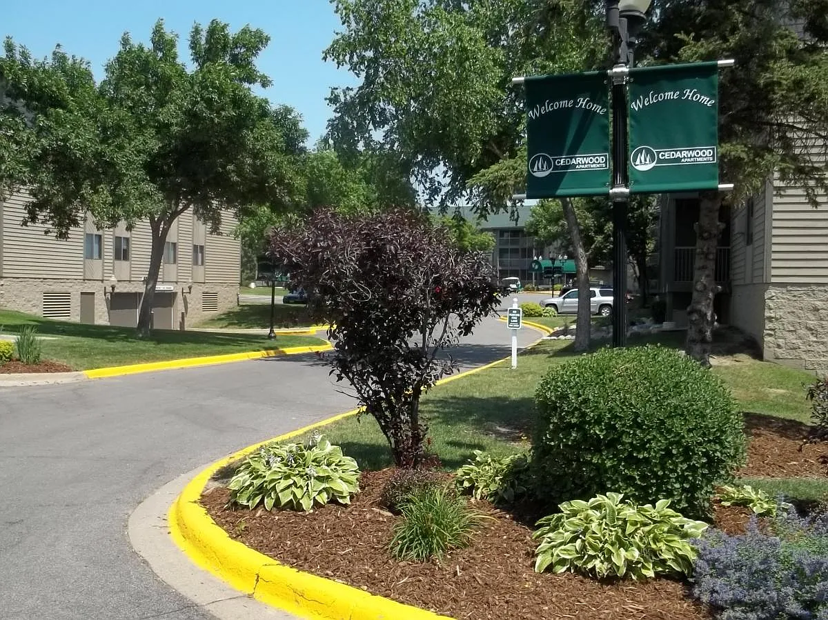 Cedarwood Apartments — Photo 1